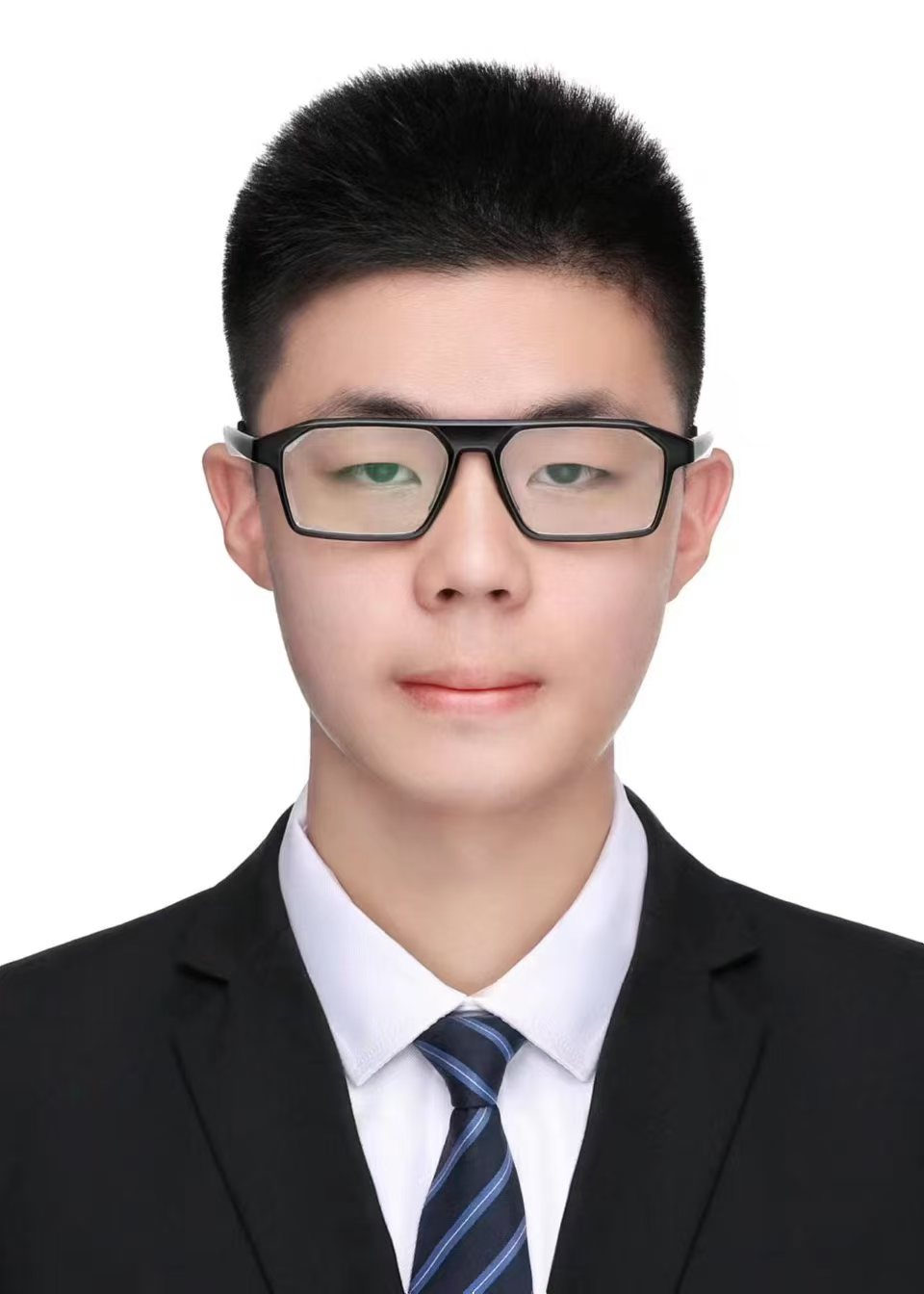苏潘言个人照片